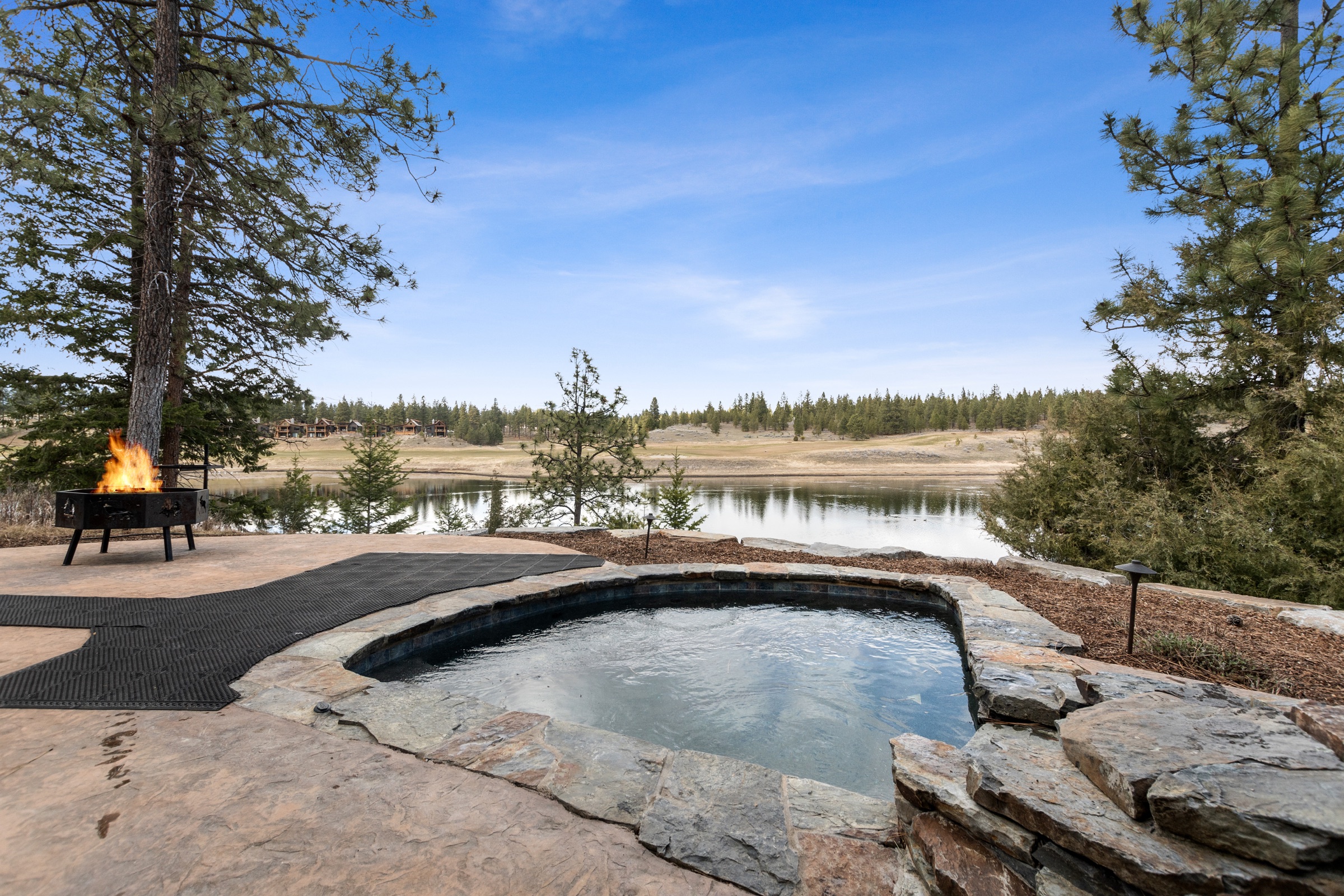 Private hot tub at Henry in Eureka, Montana
